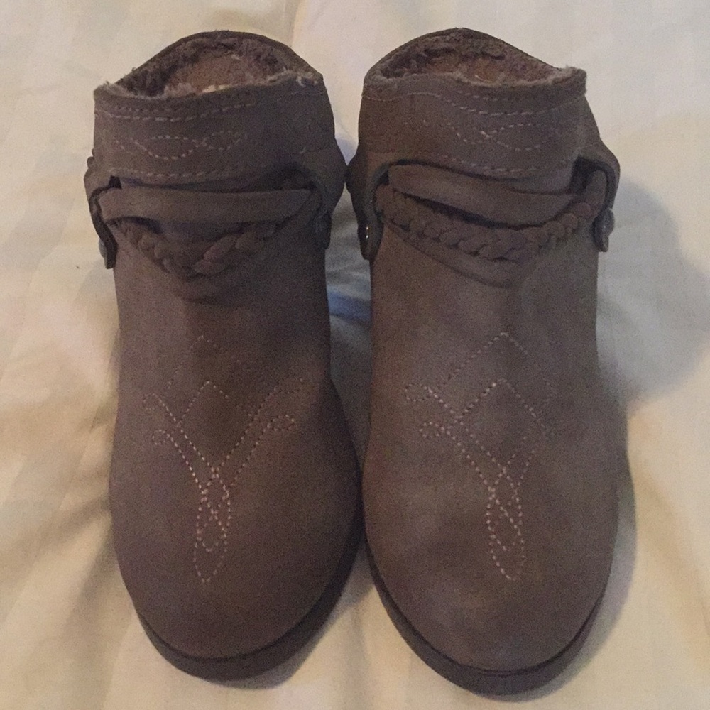 NWOT Not Rated Slip On Booties - Picture 2 of 4